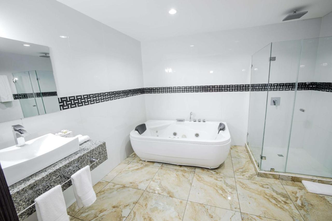 Basha Hotel & Restaurant 산페드로술라 외부 사진