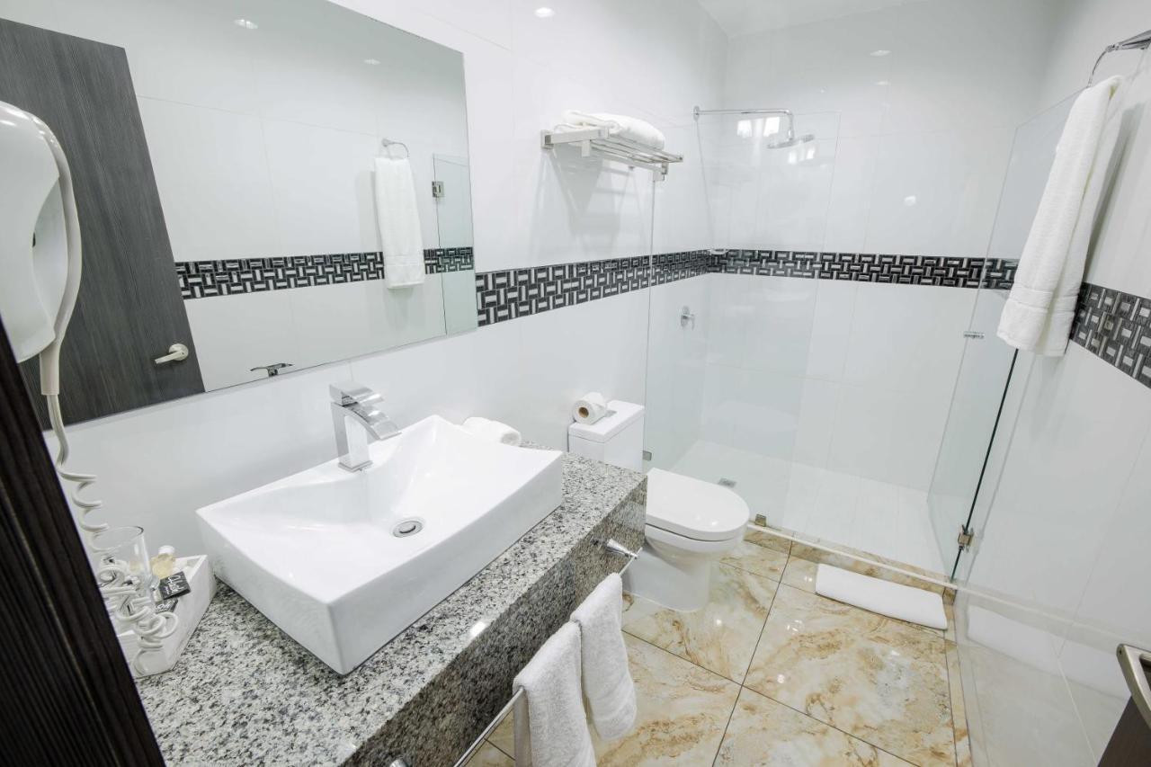 Basha Hotel & Restaurant 산페드로술라 외부 사진