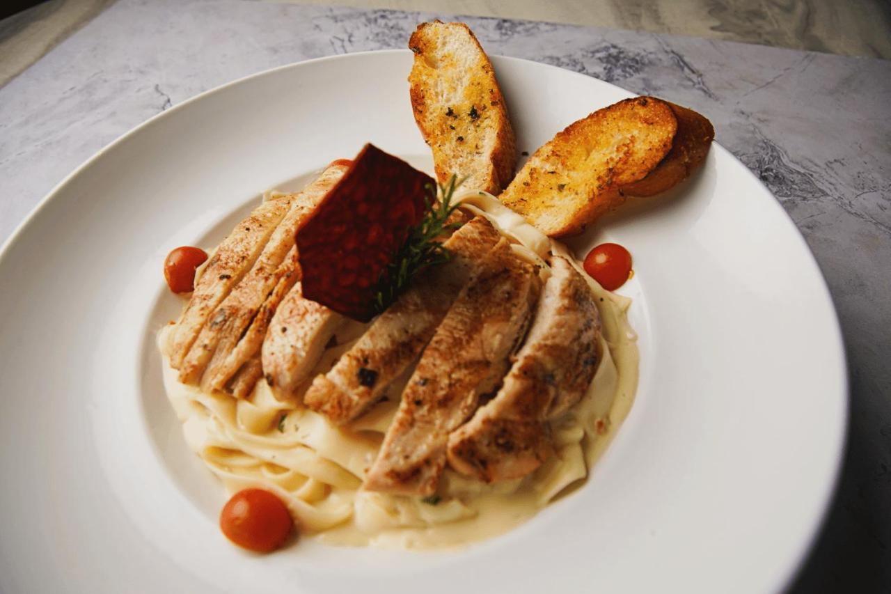 Basha Hotel & Restaurant 산페드로술라 외부 사진