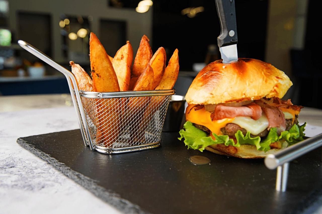 Basha Hotel & Restaurant 산페드로술라 외부 사진